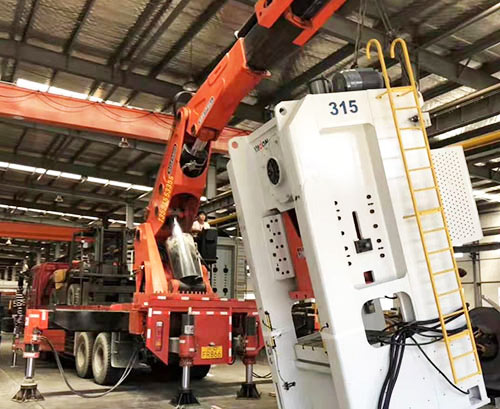 甘孜附近随车吊出租，轻松解决运输难题