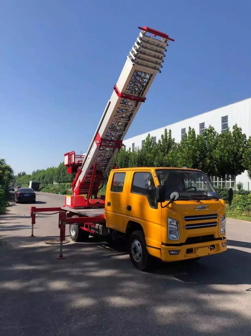 甘孜附近的云梯车出租服务：轻松解决高空作业需求